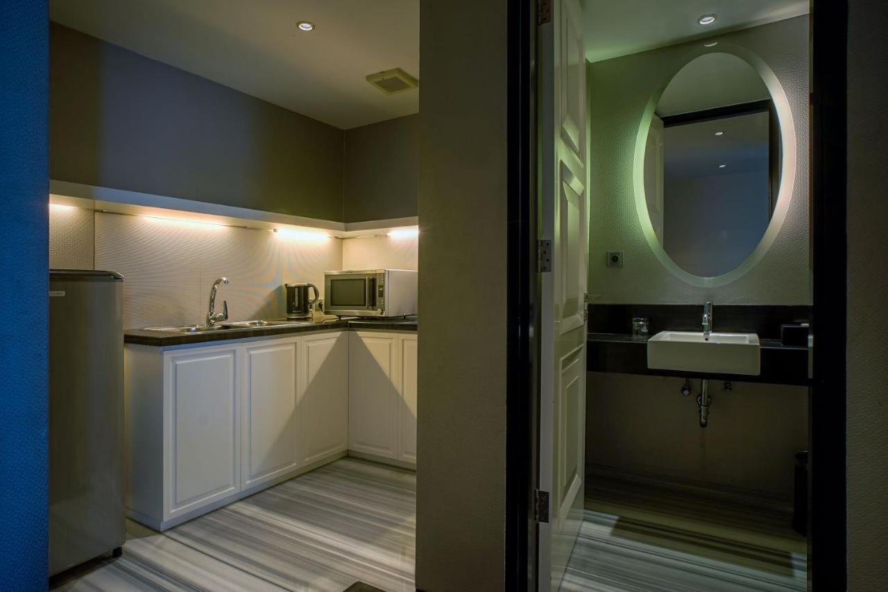 Artotel Ts Suites Σουραμπάγια Εξωτερικό φωτογραφία